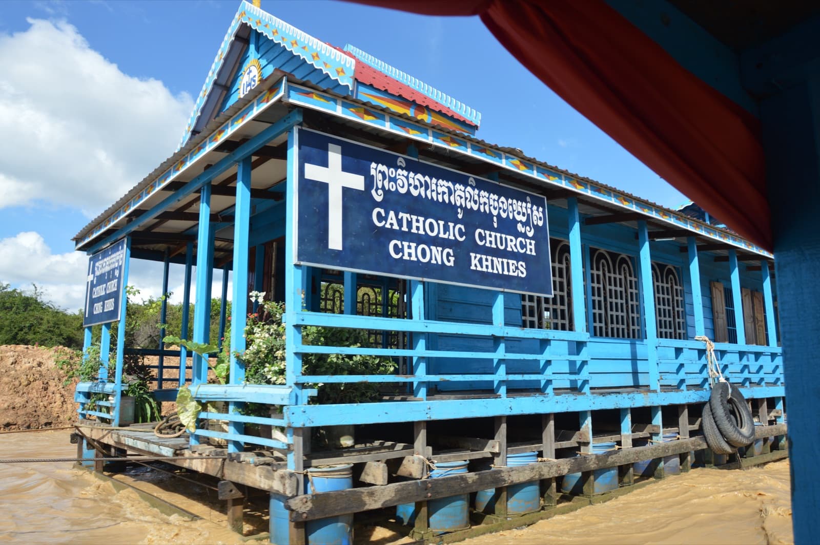 Chong Khneas floating village